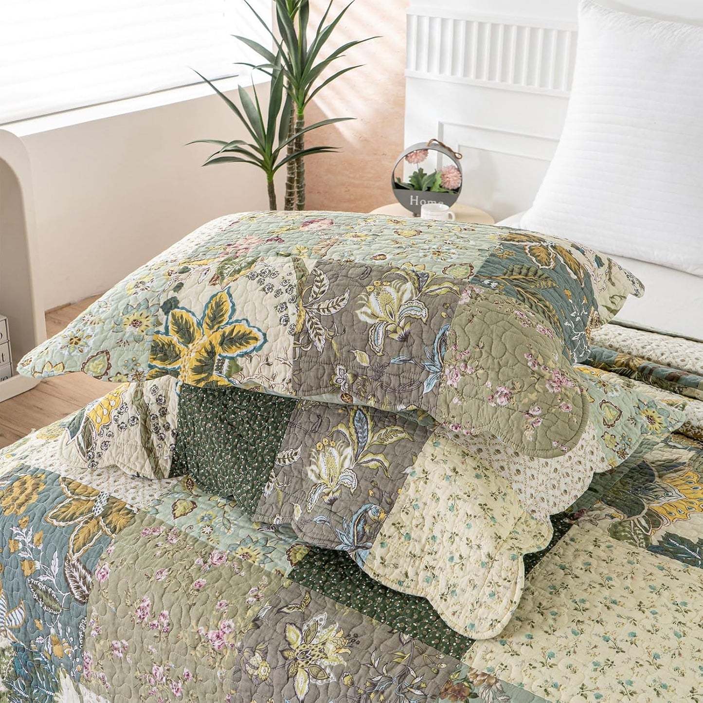 YAYIDAY Oversized Queen Quilt Set Patchwork Bedspread (110x118 Inch) - 100% Cotton Reversible Breathable Floral Quilted Coverlet with Pillow Shams Fit All Season