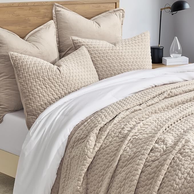 EverGrace Luxury Velvet Quilt Set King Size 3 Piece, Soft Cross-Stitch Velvet Comforter Set with Pillow Shams, Lightweight Coverlet Bedspread Bedding Set for All Seasons, Light Taupe