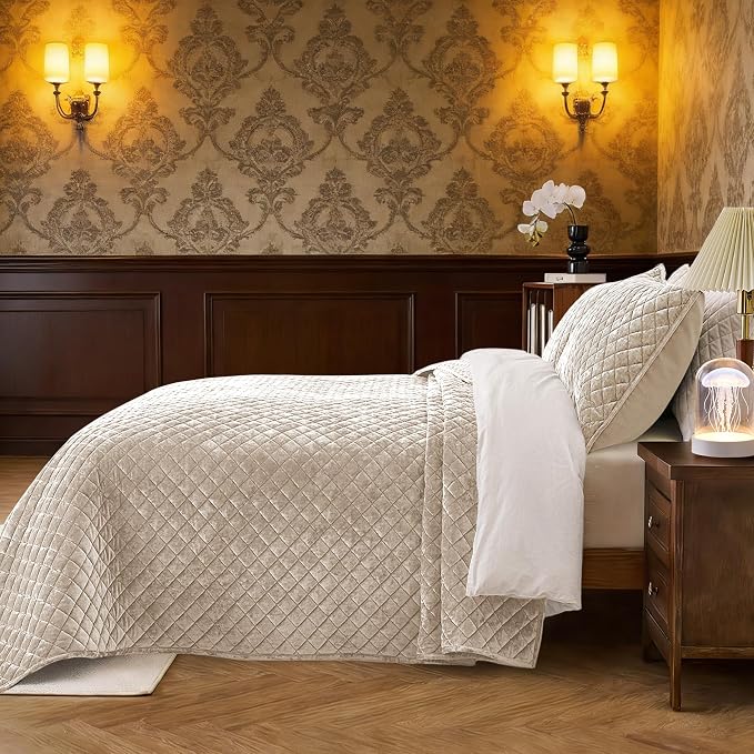 Velvet King Quilt Size Set 98x106 Luxury Ultra Soft Bedspread Coverlet 3-Piece King Comforter Sets with 2 Pillow Shams 20x36 Super Cozy for All Seasons Velvet Bedding Set, Beige