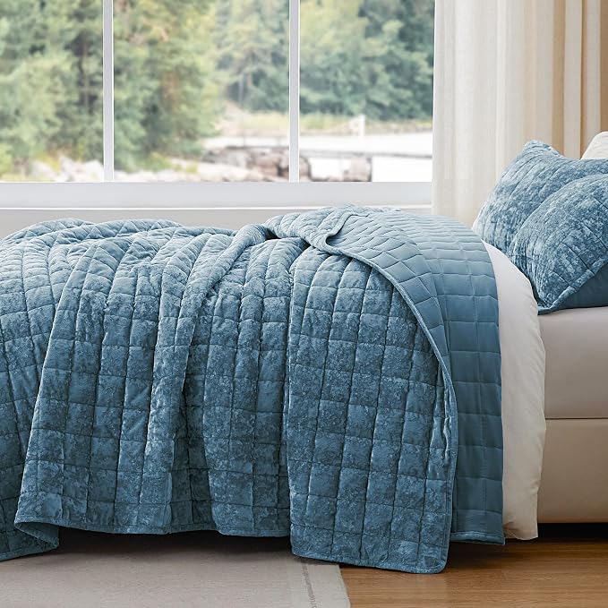 BEDELITE Velvet Quilt Set Queen Size - Luxury Soft Velvet Comforter Bedding Set for All Season, Lightweight Quilted Box Stitch Oversized Bedspread Coverlet with 2 Matching Shams, Shiny Dusty Blue