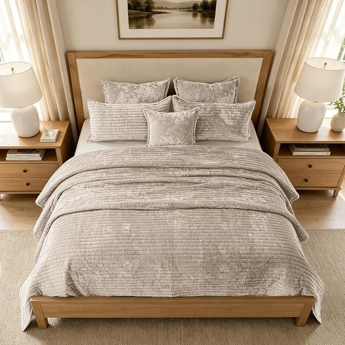 Luxury Velvet California King 106x118 in Quilt Set 3 Piece Quilted Bedspread with 2Pillow Shams(20x36) Ultra Soft Coverlet All Season Bedding for Farmhouse Modern Bedroom Sofa,Beige