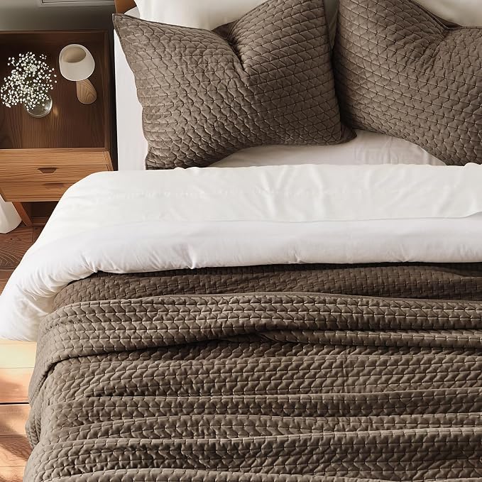 EverGrace Luxury Velvet Quilt Set King Size 3 Piece, Soft Cross-Stitch Velvet Comforter Set with Pillow Shams, Lightweight Coverlet Bedspread Bedding Set for All Seasons, Mushroom Brown