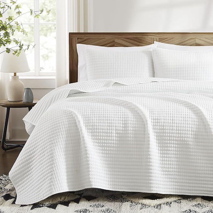 WRENSONGE White California/Oversized King Size Quilt Bedding Set with 2 Pillow Shams -3 Pieces Lightweight Soft Summer Bedspreads Coverlet for All Season