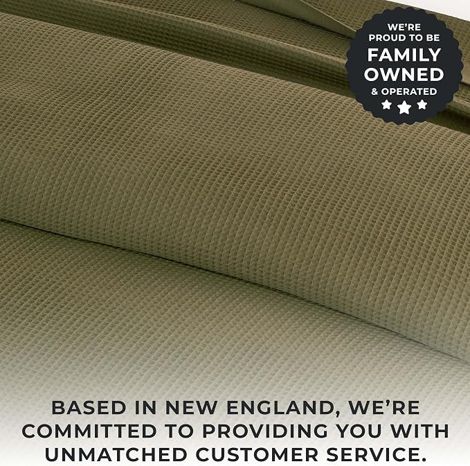 Great Bay Home 100% Cotton Blanket for Twin Size Bed | Lightweight and Breathable Waffle Weave Blankets for Summer & Spring | Versatile, Layering Dark Green Bed Blanket, Olive, 90x66 inches