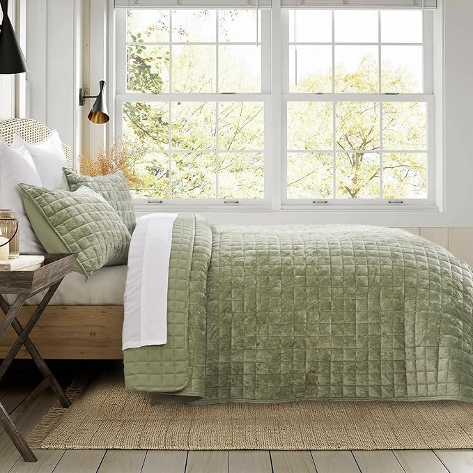 RECYCO Luxury Velvet Quilt Twin/Twin XL Size Bedding Set, Ultra Soft Velvet Comforter Set, Lightweight Quilted Channel Box Stitch Oversized Bedspread Coverlet for All Season, with 1 Sham, Sage Green