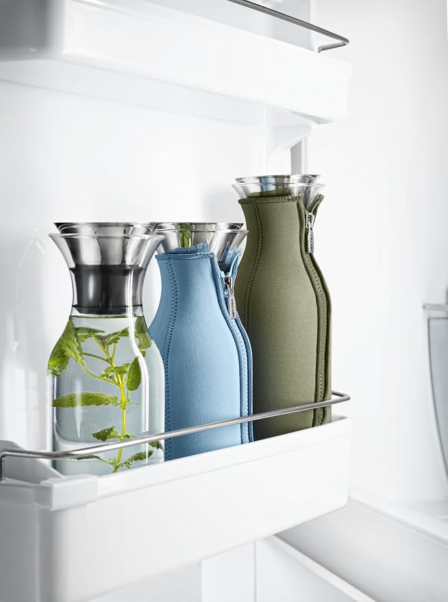 EVA SOLO | Fridge Carafe 1.4L | For Hot & Cold Drinks | 100% drip-free | Dishwasher-safe Borosilicate Glass | Stainless steel & Silicone Pouring Lip | Fits Most Refrigerator Doors | Danish Design
