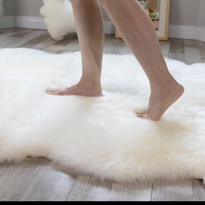 Sheepskin Rug, Fluffy Shaggy Area Rug, Super Soft 48‘’ x 72‘’ Sheepskin Rug, Decorative Rugs for Bedroom, Children's Room, Living Room (Pearly White, 48”×72”)