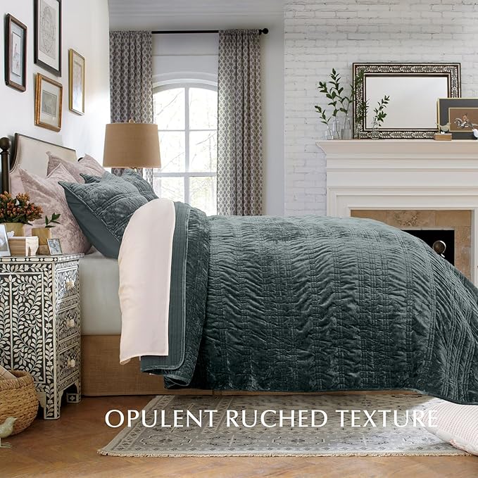 EverGrace Luxury Ruched Velvet Quilt Queen Size, Ultra Soft Bedspread Coverlet Set, Lightweight Velvet Comforter, Quilted Bedding Cover with 2 Matching Shams for All Season, Dark Green