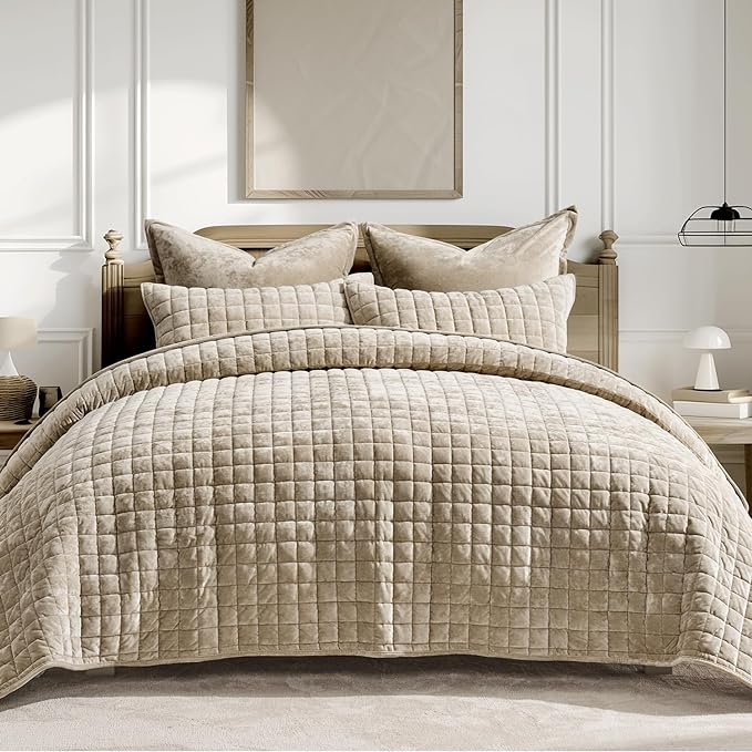 RECYCO Luxury Velvet Quilt Twin/Twin XL Size Bedding Set, Ultra Soft Velvet Comforter Set, Lightweight Quilted Channel Box Stitch Oversized Bedspread Coverlet for All Season, with 1 Sham, Urban Taupe