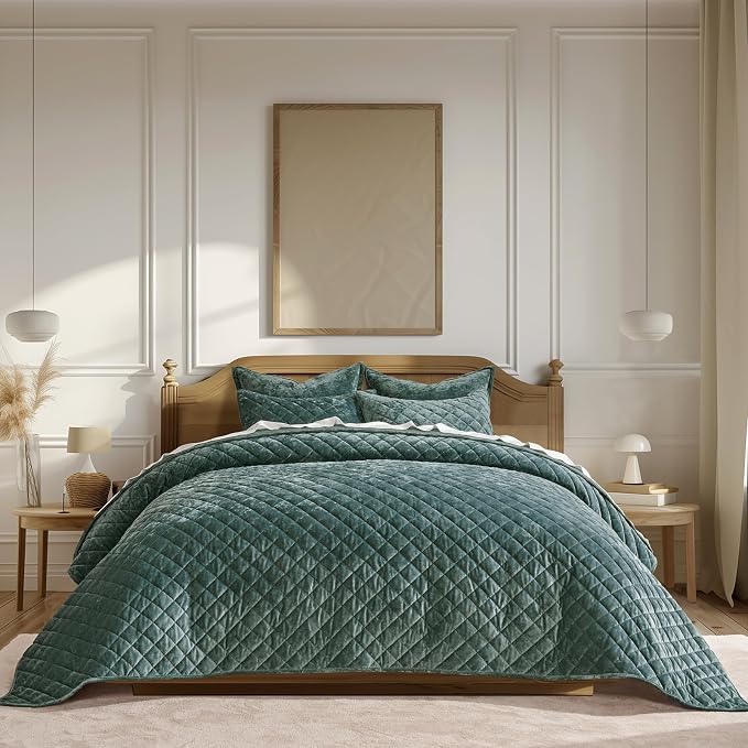 EVERGRACE Luxury Velvet Quilt Set King Size, Diamond Quilted Lightweight Velvet Comforter for All Season, Ultra Soft Oversized Bedspread Coverlet Bedding Set with 2 Pillow Shams, Dark Green | Luxe Velvet