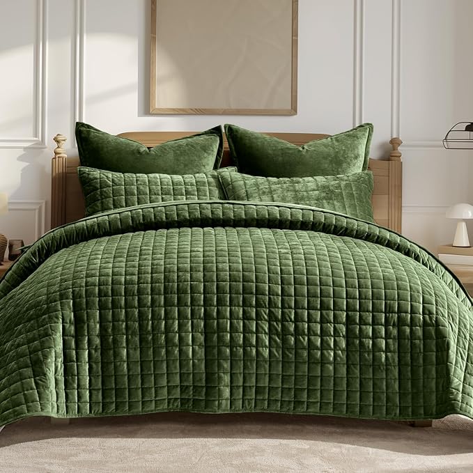 RECYCO Luxury Velvet Quilt Set King Size Bedding Sets, Ultra Soft Velvet Comforter Set, Lightweight Channel Box Stitch Oversized Bedspread Coverlet for All Season, with 2 Shams, Loden Green