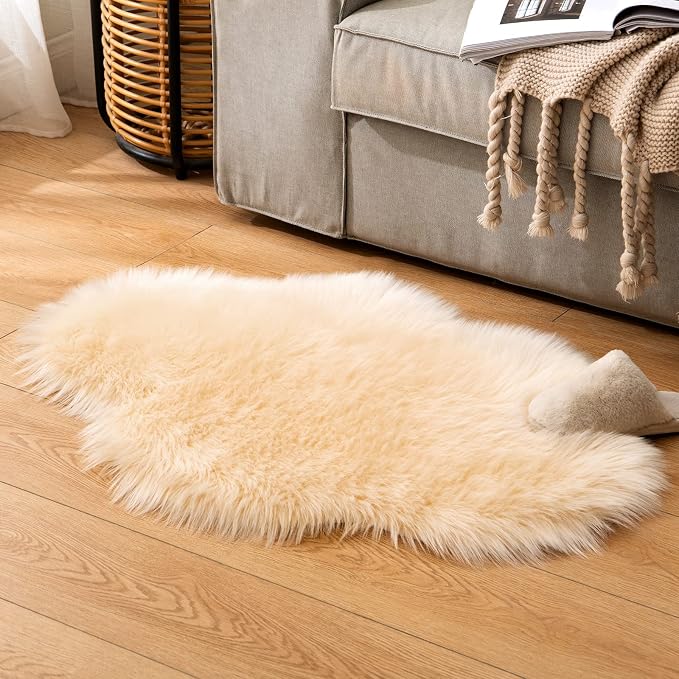 MIULEE Luxury Super Soft Fluffy Area Rug Faux Fur Cloud Shape Rug Decorative Plush Shaggy Carpet for Bedside Sofa Floor 2 x 3 Feet, Light Yellow