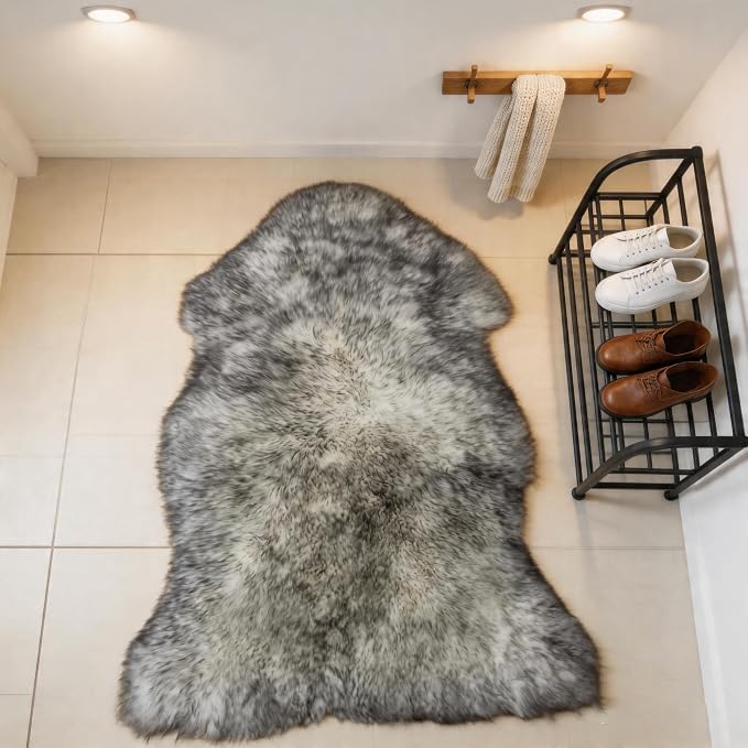 Sheepskin Rug, Fluffy Shaggy Area Rug, Super Soft 24‘’ x 36‘’ Sheepskin Hair Rug, Plush Rug, Decorative Rugs for Bedroom, Children's Room, Living Room (Silver Grey, 24" x 36")