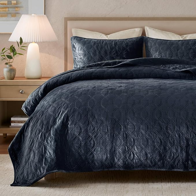 Madison Park Harper Quilt Set Velvet Casual Geometric Stitching Design All Season, Lightweight Coverlet, Cozy Bedding, Matching Shams, King/Cal King(104"x94"), Navy 3 Piece