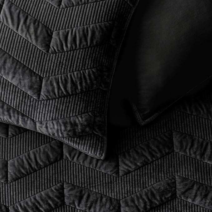 SHALALA Velvet Quilt Set King Size,Ultra Soft Luxury Lightweight Summer Velvet Comforter Set, Oversized Bedspread Coverlet with 2 Shams Geometries Pattern,for All Season(Black,King)
