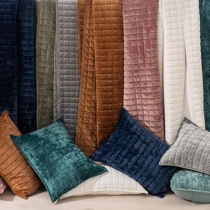 RECYCO Luxury Velvet Quilt Set, California King 118'' x 106'' Oversized Bedspread, Ultra Soft Velvet Comforter, Lightweight Box Stitch Bedding Sets for All Season, with 2 Shams, Rusty Burnt Orange