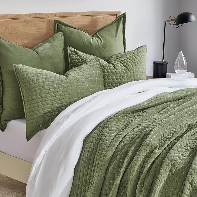 EverGrace Luxury Velvet Quilt Set King Size 3 Piece, Soft Cross-Stitch Velvet Comforter Set with Pillow Shams, Lightweight Coverlet Bedspread Bedding Set for All Seasons, Loden Green