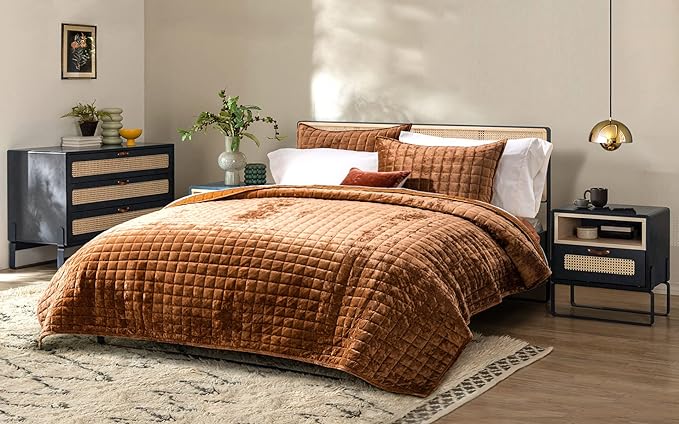 RECYCO Luxury Velvet Quilt Set, California King 118'' x 106'' Oversized Bedspread, Ultra Soft Velvet Comforter, Lightweight Box Stitch Bedding Sets for All Season, with 2 Shams, Rusty Burnt Orange
