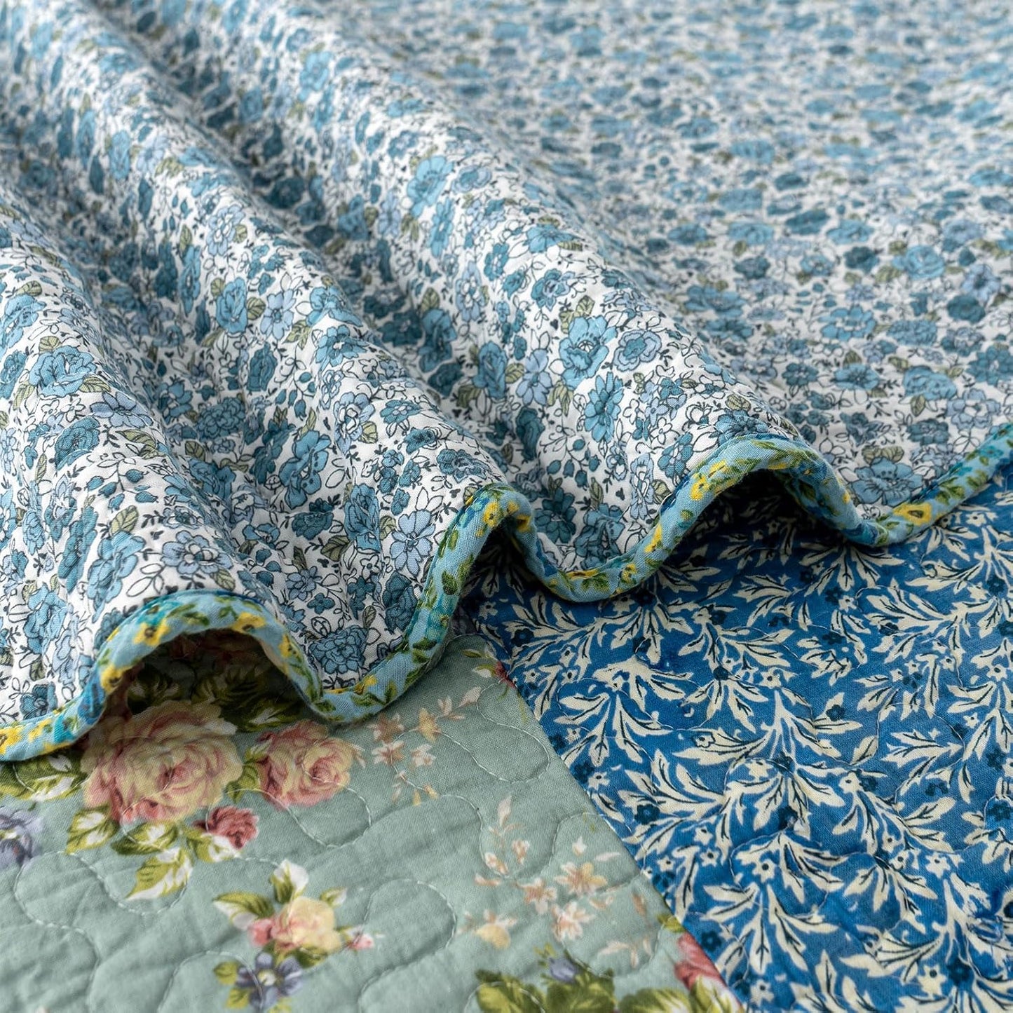 YAYIDAY Oversized Queen Quilt Set Patchwork Bedspread (110x118 Inch) - 100% Cotton Reversible Breathable Floral Quilted Coverlet with Pillow Shams Fit All Season