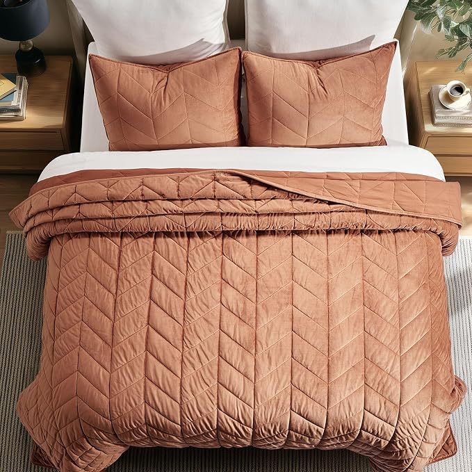 EVERGRACE 3 Pieces Luxurious Velvet King Quilts, Ultra Soft Lightweight Velvet Comforter Set, Matelasse Oversized Bedspread Coverlet for All Season with 2 Shams, Burnt Orange, 108"x96"