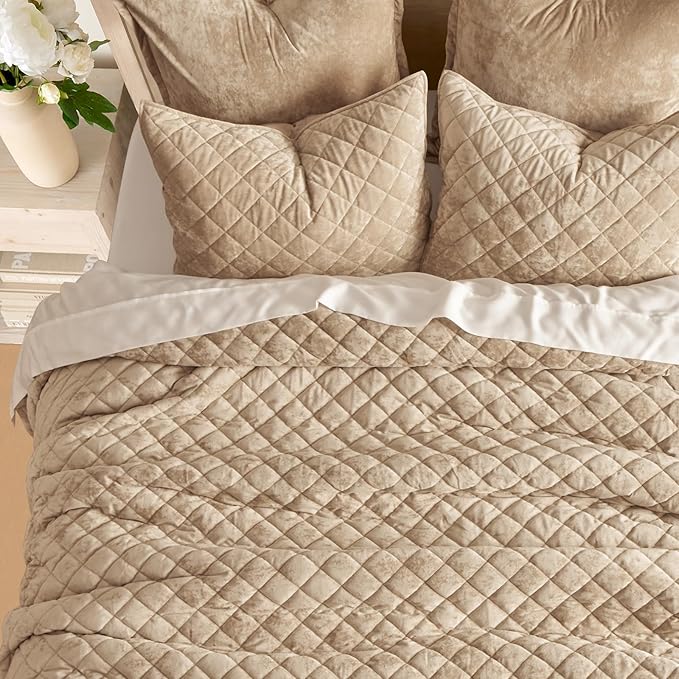 EVERGRACE Luxury Velvet Quilt Set King Size, Diamond Quilted Lightweight Velvet Comforter for All Season, Ultra Soft Oversized Bedspread Coverlet Bedding Set with 2 Pillow Shams, Beige Taupe | Luxe Velvet