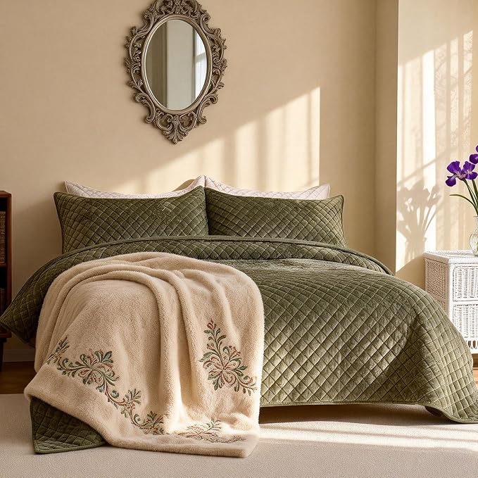 3-Piece Velvet Quilt Set King Size 98"x106" Bed Blanket Quilted Bedspread Soft Luxury Bedding with 2 Pillow Shams 20''x36'' for All-Season,Army-Green