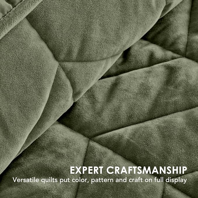 EVERGRACE 3 Pieces Luxurious Velvet King Quilts, Ultra Soft Lightweight Velvet Comforter Set, Matelasse Oversized Bedspread Coverlet for All Season with 2 Shams, Olive Green, 108"x96"