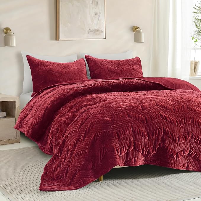 SHALALA Luxury Velvet Quilt Set Queen Size,Ultra Soft Lightweight Summer Velvet Comforter Set, Oversized Bedspread Coverlet with 2 Shams Geometries Pattern,for All Season(Poinsettia,Queen)