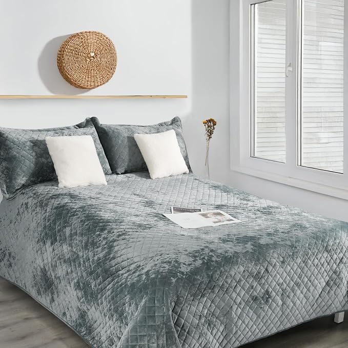 Luxury Velvet Queen Quilt Set, Ultra Soft Lightweight Velvet Comforter Set, Oversized Bedspread Coverlet with 2 Shams Diamond Pattern, for All Season (Blue)