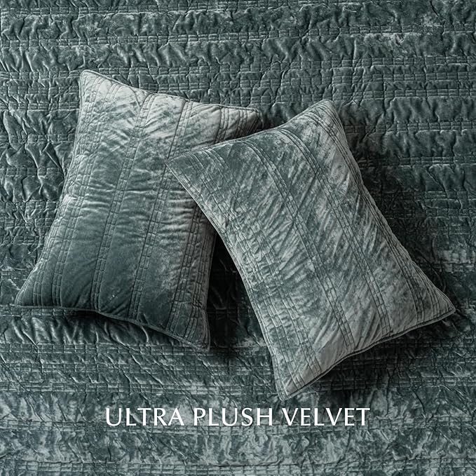 EVERGRACE Luxury Ruched Velvet Quilt King Size, Ultra Soft Bedspread Coverlet Set, Lightweight Velvet Comforter, Quilted Bedding Cover with 2 Matching Shams for All Season, Dark Green | Luxe Velvet