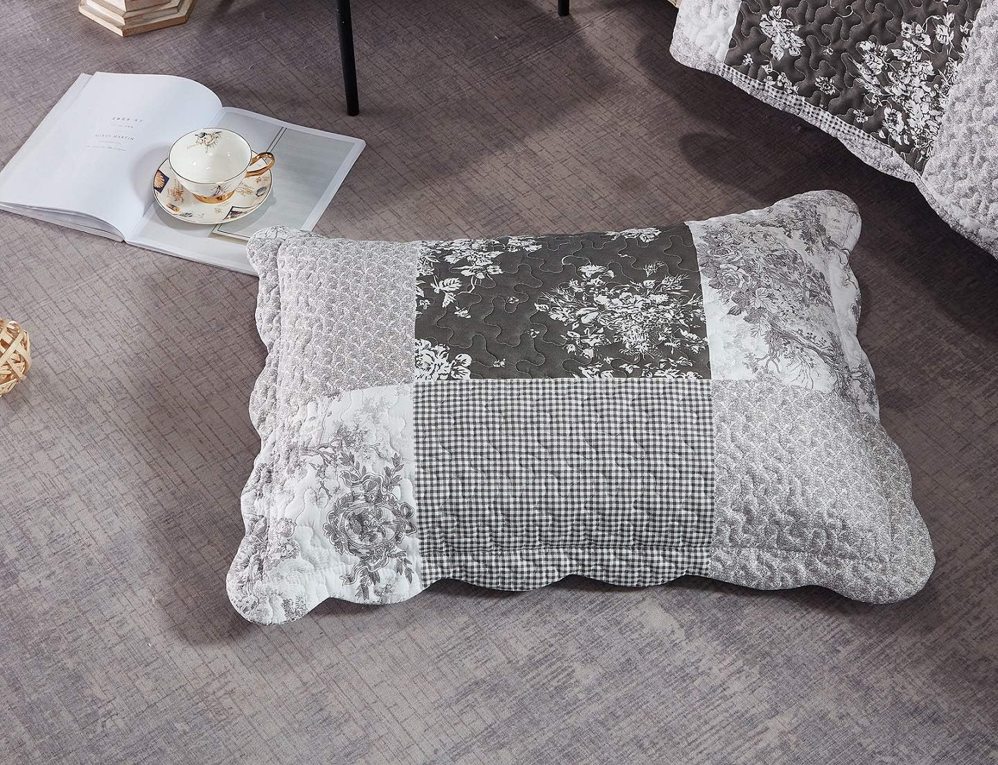 Brilliant Sunshine Grey Toile Floral Patchwork, 2-Piece Quilt Set with 1 Sham, Reversible Bedspread, Soft Lightweight Coverlet, All-Season, Twin, Grey