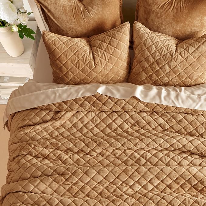 EVERGRACE Luxury Velvet Quilt Set King Size, Diamond Quilted Lightweight Velvet Comforter for All Season, Ultra Soft Oversized Bedspread Coverlet Bedding Set with 2 Pillow Shams, Gold Caramel | Luxe Velvet