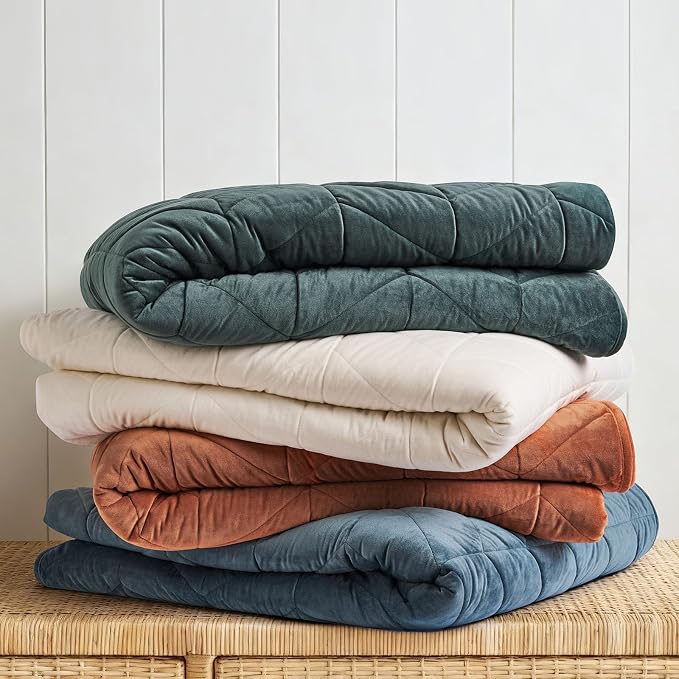 EverGrace 3 Pieces Luxurious Queen Velvet Quilts, Ultra Soft Lightweight Velvet Comforter Set, Matelasse Oversized Bedspread Coverlet for All Season with 2 Shams, Stormy Blue, 92"x96"