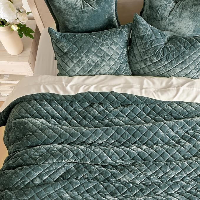 EVERGRACE Luxury Velvet Quilt Set King Size, Diamond Quilted Lightweight Velvet Comforter for All Season, Ultra Soft Oversized Bedspread Coverlet Bedding Set with 2 Pillow Shams, Dark Green | Luxe Velvet