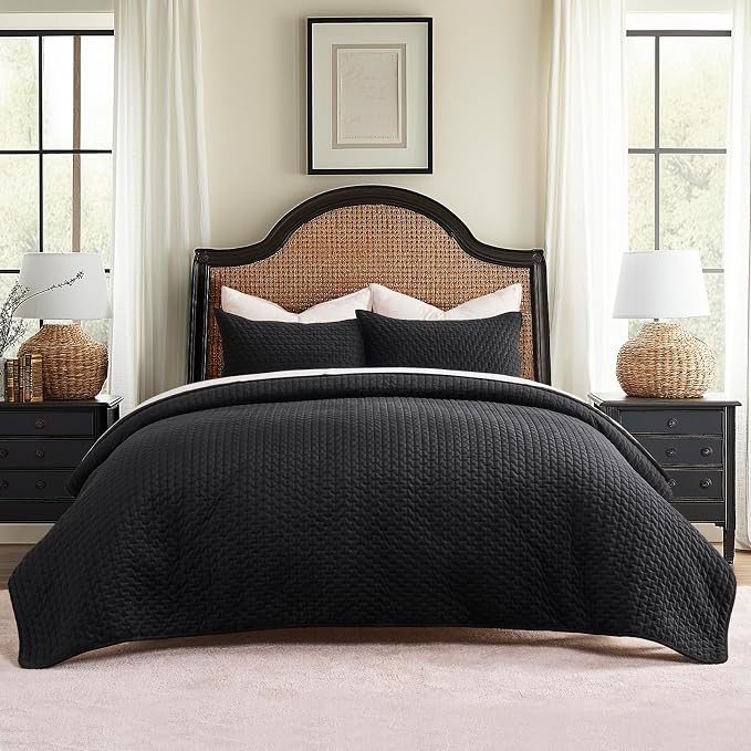 EverGrace Luxury Velvet Quilt Bedding Set King Size 3 Pieces with Pillow Shams, Soft Cross-Stitch Velvet Comforter Set, Lightweight Coverlet Bedspread for All Seasons, Black