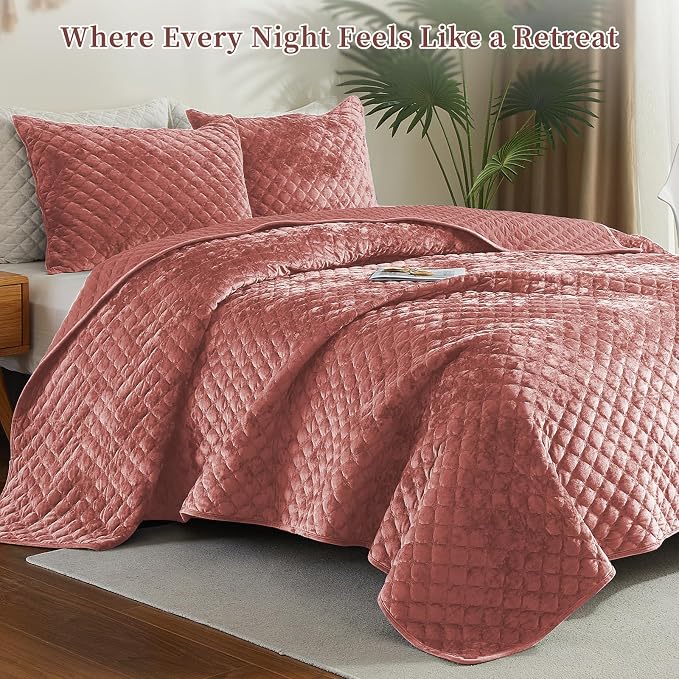 Luxury Soft Velvet Quilt Set King Size - Lightweight Velvet Bedding Set for All Season, Oversized Bedspread Coverlet Comforter Set with 2 Pillow Shams, Pink, Diamond