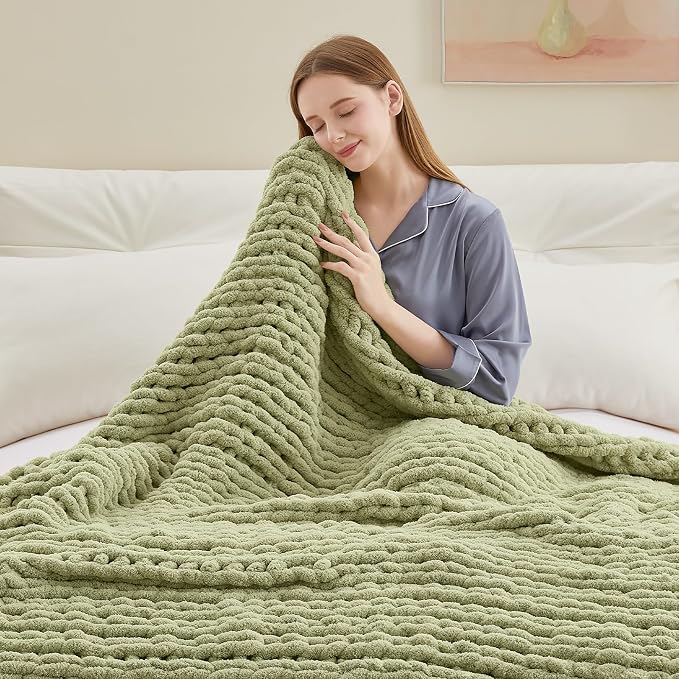 Negwoo Chunky Knit Throw Blanket, 30''*40'' Knitted Throw Chenille Yarn for Bed Couch, Handmade Light Green Crochet Big Thick Blanket, Machine Washable Cute Comfy Blanket for Home Decor