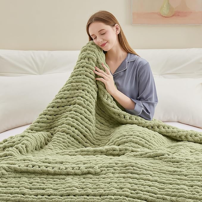 Negwoo Chunky Knit Throw Blanket, 60''*80'' Knitted Throw Chenille Yarn for Bed Couch, Handmade Light Green Crochet Big Thick Blanket, Machine Washable Cute Comfy Blanket for Home Decor