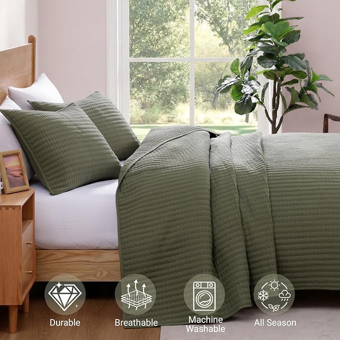 WRENSONGE Olive Green California/Oversized King Size Quilt Bedding Set with 2 Pillow Shams -3 Pieces Lightweight Soft Summer Bedspreads Coverlet for All Season