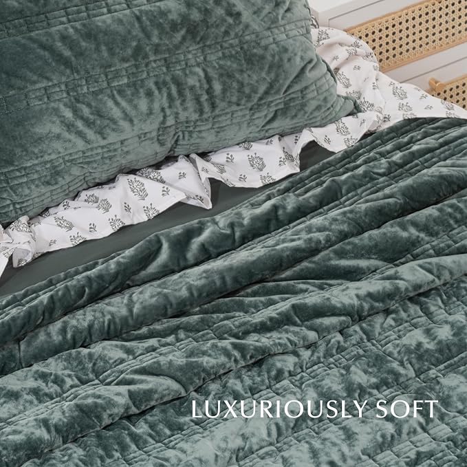 EVERGRACE Luxury Ruched Velvet Quilt King Size, Ultra Soft Bedspread Coverlet Set, Lightweight Velvet Comforter, Quilted Bedding Cover with 2 Matching Shams for All Season, Dark Green | Luxe Velvet