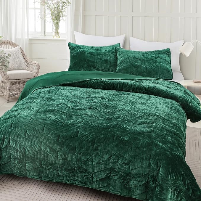 SHALALA Luxury Velvet Quilt Set Queen Size,Ultra Soft Lightweight Summer Velvet Comforter Set, Oversized Bedspread Coverlet with 2 Shams Geometries Pattern,for All Season(Forest Green,Queen)