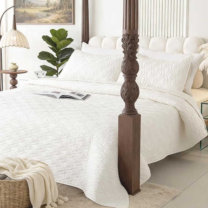 Velvet Quilt Set King Size 98x106 Quilted Bedspread with 2 Pillow Shams Ultra Soft Polyester Bedding All Season for Bedroom Guest Room Hotel Retro Pastoral Home Decor,Cream White