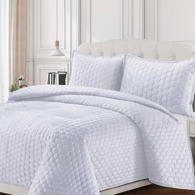 Tribeca Living Lugano Oversized Velvet Quilt Set - All Season, Extra Large, 2 Piece Twin Size Comforter Set with 1 Pillow Sham in White Honeycomb Pattern 260GSM