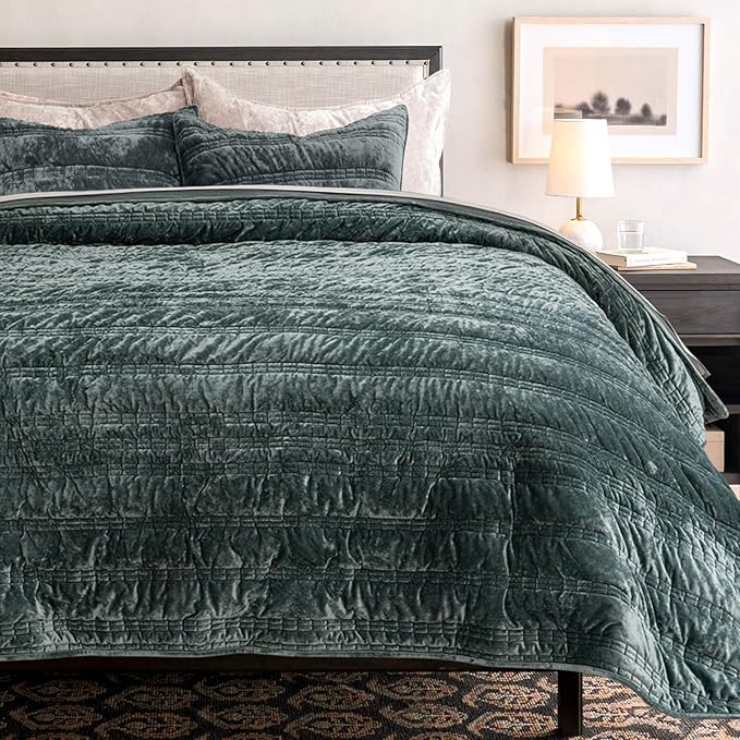 EverGrace Luxury Ruched Velvet Quilt Queen Size, Ultra Soft Bedspread Coverlet Set, Lightweight Velvet Comforter, Quilted Bedding Cover with 2 Matching Shams for All Season, Dark Green