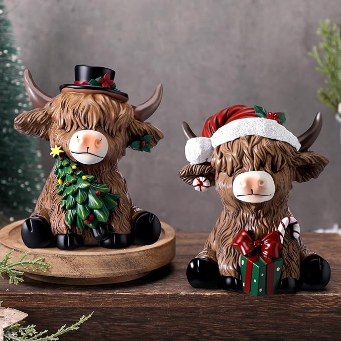 Karenhi 2 Pcs Christmas Highland Cow Decor, 2026 Funny White Elephant Gifts, Resin Highland Cow Figurines Gnomes Scottish Statue Calf with Xmas Tree for Home Garden Kitchen Office Table Decorations