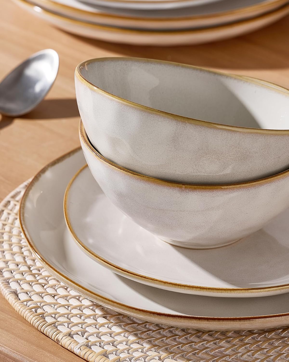 Famiware Dinnerware Sets for 8, Ocean Round 24-Piece Kitchen Plates and Bowls Sets, Reactive Glaze, Microwave and Dishwasher Safe, Scratch Resistant, Cappuccino White