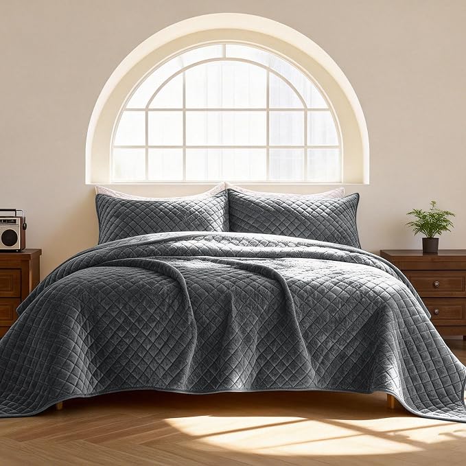 3-Piece Velvet Quilt Set California King Size 106"x118" Bed Blanket Quilted Bedspread Soft Luxury Bedding with 2 Pillow Shams 20''x36'' for All-Season,Gray