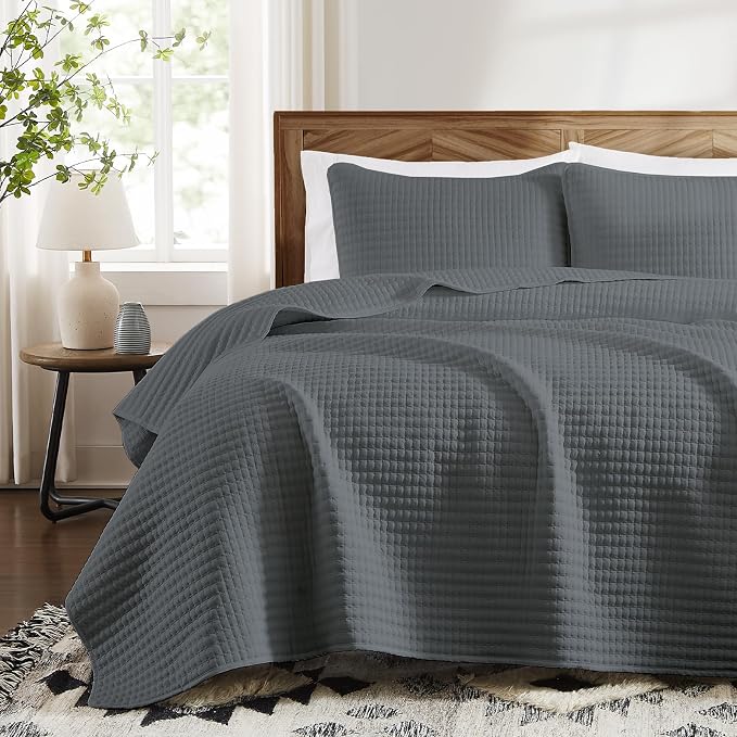 WRENSONGE Queen Quilt-3 Pieces Lightweight Bedspreads Grey Queen Size Quilt Bedding Set for All Seasons, Soft Summer Coverlet with 2 Pillow Shams Suitable for Bed, Couch, Quilted Blanket