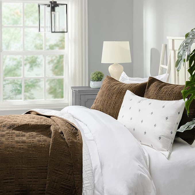 ELEGANT LIFE HOME Luxury Velvet Corduroy Geometric Stitching Bedding Quilt Set with Matching Shams, King/California King (106 in x 92 in /1+20 in x 36 in /2), 3 Piece, Brown