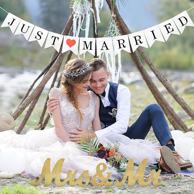 Mr & Mrs Sign for Wedding Table, Just Married Banner, Wedding Decoration Items, Head Table Wood Letter, Anniversary Party Valentine's Day Vintage Decor (Golden W/Banner)